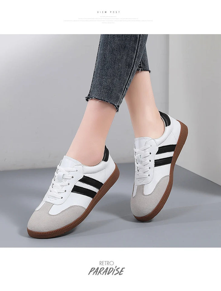 Women Shoes Fashion Casual Flats Vulcanize Shoes Ladies Outdoor Walking Sneakers Women Comfortable Classical Shoes Black White