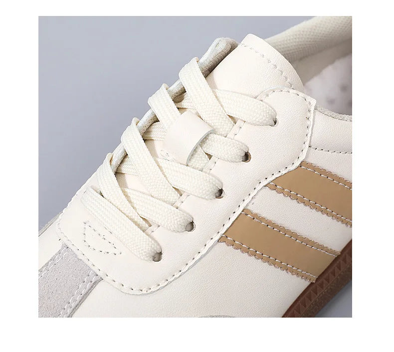 Women Shoes Fashion Casual Flats Vulcanize Shoes Ladies Outdoor Walking Sneakers Women Comfortable Classical Shoes Black White