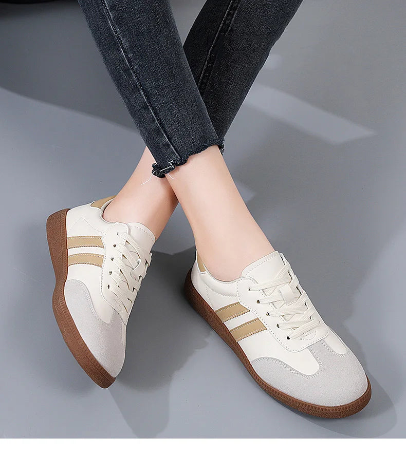 Women Shoes Fashion Casual Flats Vulcanize Shoes Ladies Outdoor Walking Sneakers Women Comfortable Classical Shoes Black White